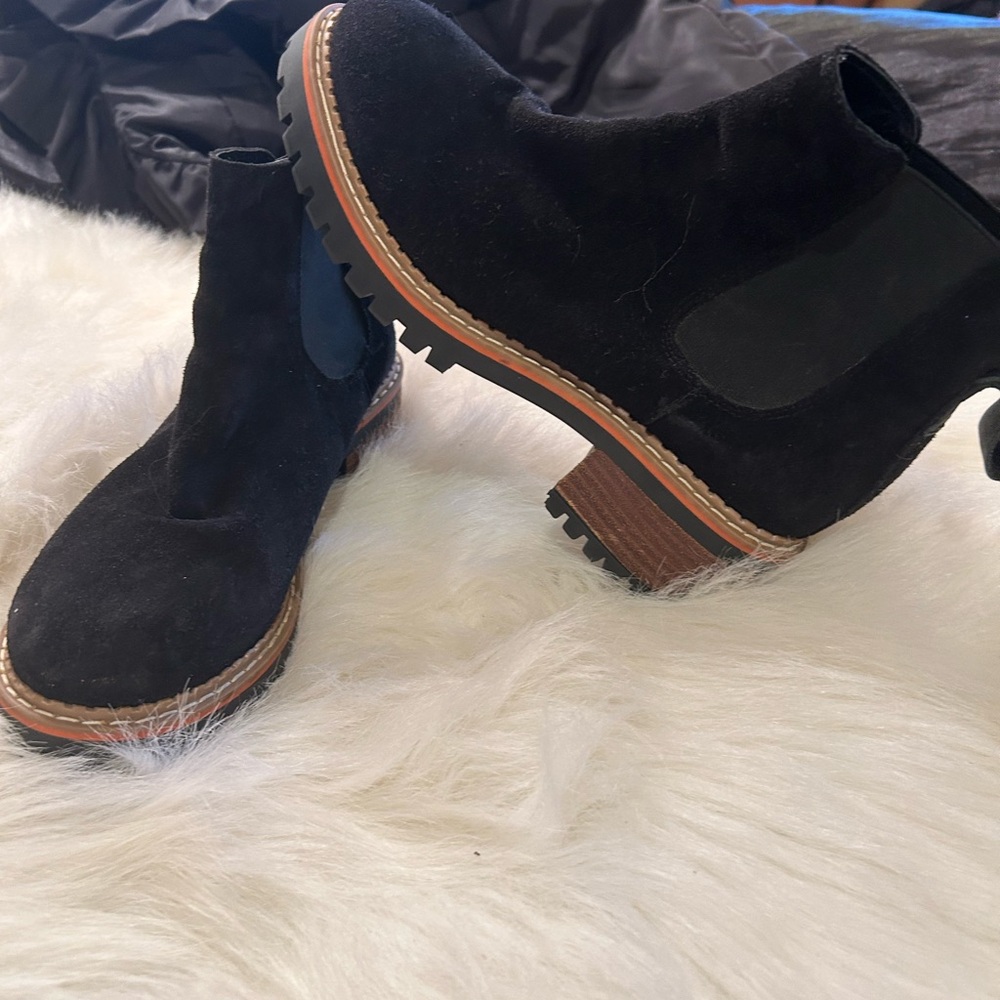 Universal Thread Size 8 Leather Boots - image 4